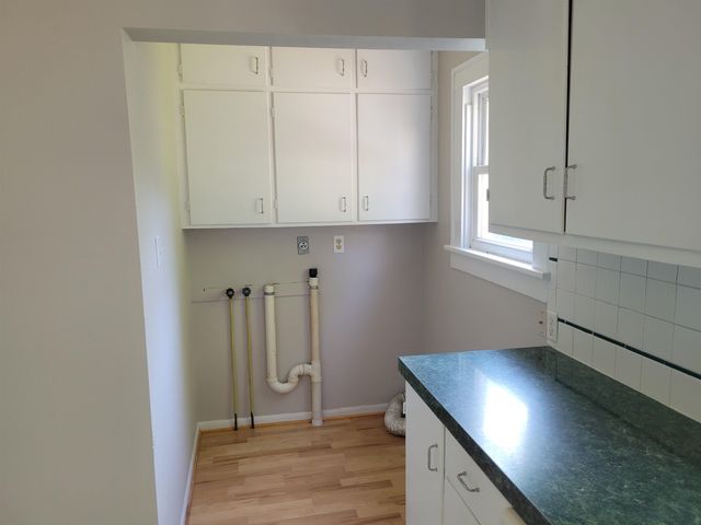 1421 E 2nd Ave, Winfield, KS 67156