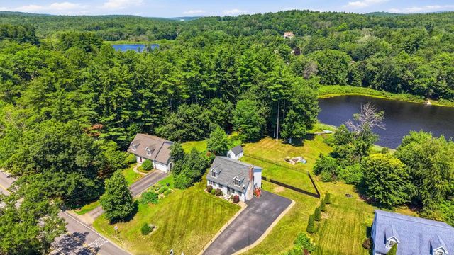 27 Old Manchester Road, Raymond, NH 03077