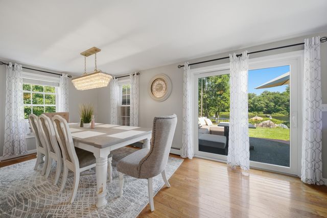 27 Old Manchester Road, Raymond, NH 03077