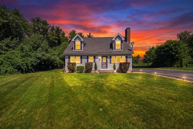 27 Old Manchester Road, Raymond, NH 03077