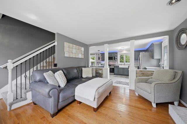 27 Old Manchester Road, Raymond, NH 03077