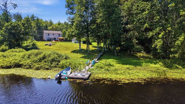 27 Old Manchester Road, Raymond, NH 03077