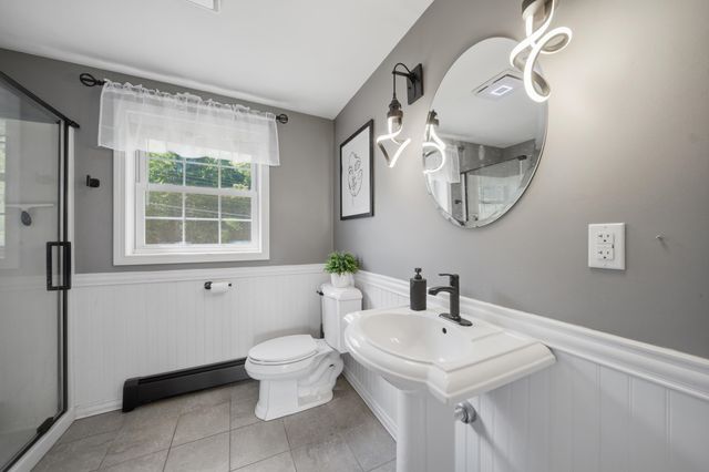 27 Old Manchester Road, Raymond, NH 03077