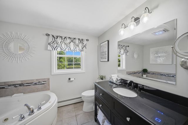 27 Old Manchester Road, Raymond, NH 03077