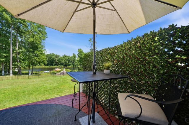 27 Old Manchester Road, Raymond, NH 03077