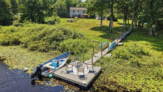 27 Old Manchester Road, Raymond, NH 03077