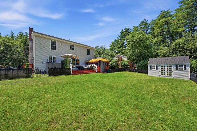 27 Old Manchester Road, Raymond, NH 03077