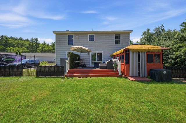 27 Old Manchester Road, Raymond, NH 03077