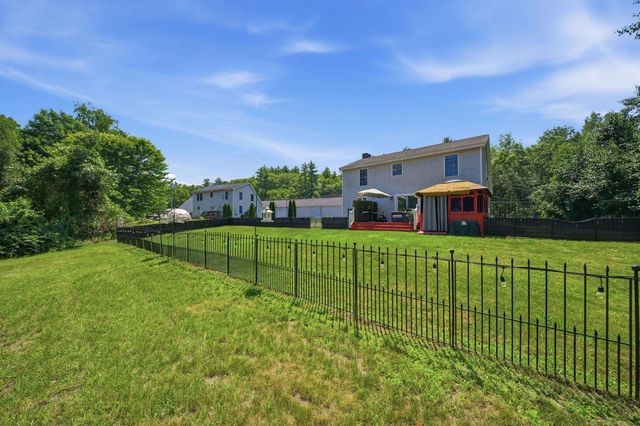 27 Old Manchester Road, Raymond, NH 03077