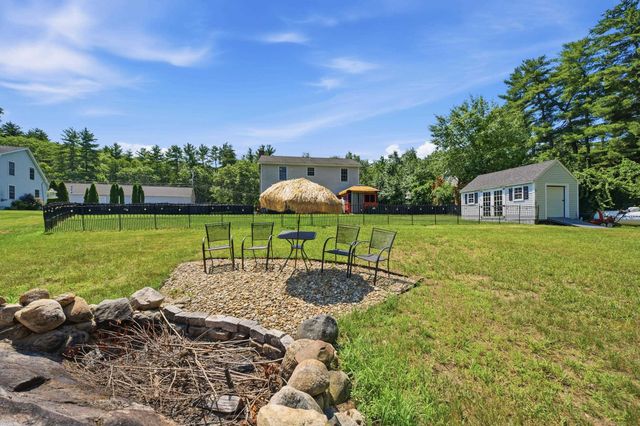 27 Old Manchester Road, Raymond, NH 03077