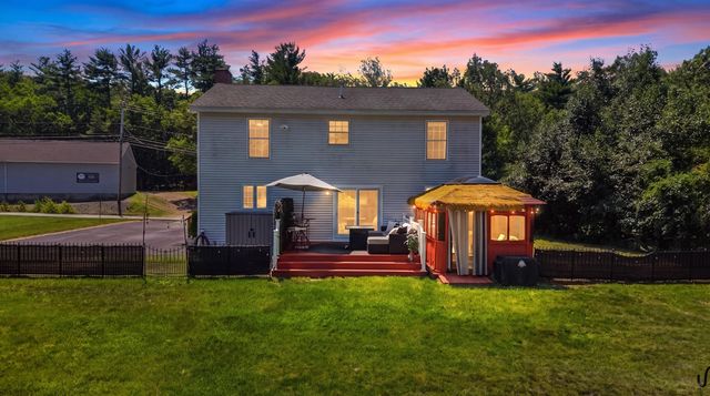 27 Old Manchester Road, Raymond, NH 03077