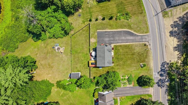 27 Old Manchester Road, Raymond, NH 03077