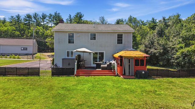 27 Old Manchester Road, Raymond, NH 03077
