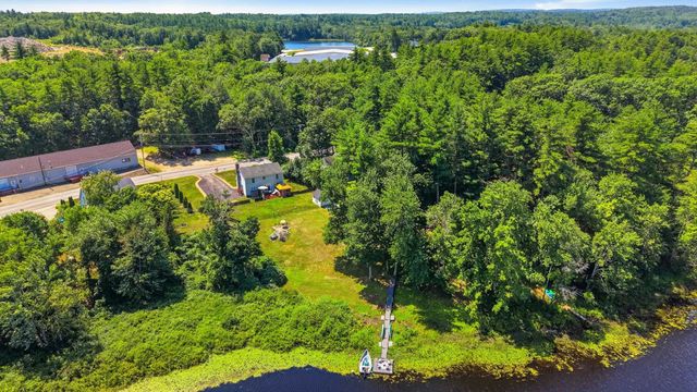 27 Old Manchester Road, Raymond, NH 03077