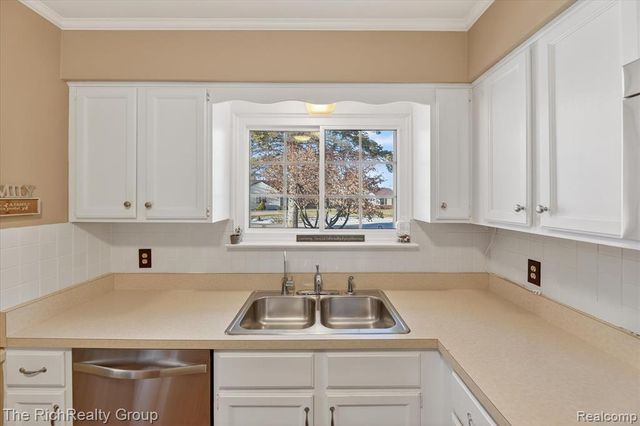 12116 Shenandoah Drive, South Lyon, MI 48178