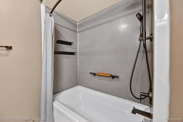 12116 Shenandoah Drive, South Lyon, MI 48178