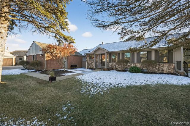 12116 Shenandoah Drive, South Lyon, MI 48178