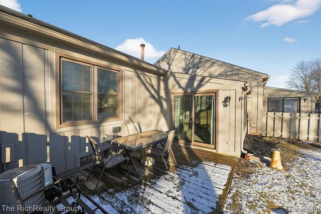 12116 Shenandoah Drive, South Lyon, MI 48178