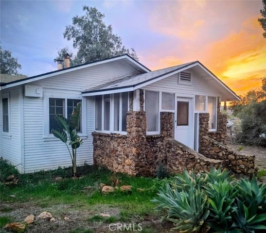 10560 Robinson Avenue, Riverside, CA 92505