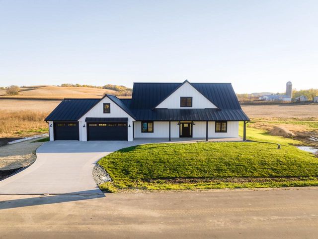 W4051 Twin Creeks ROAD, La Crosse, WI 54601