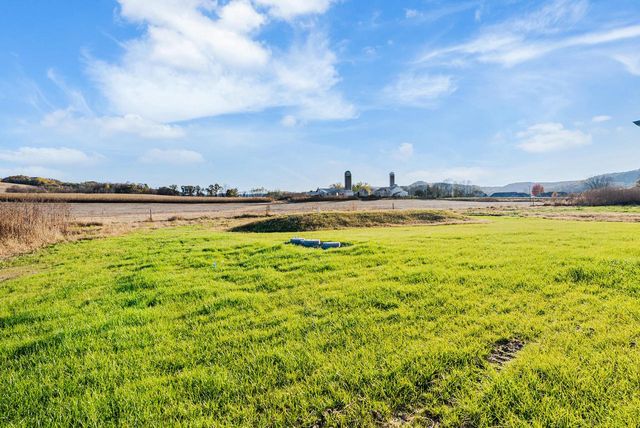 W4051 Twin Creeks ROAD, La Crosse, WI 54601