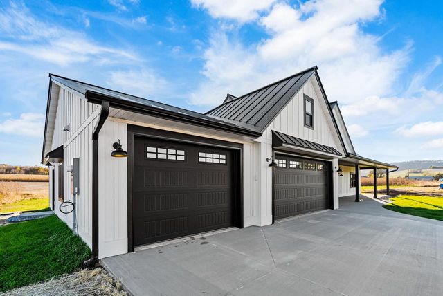 W4051 Twin Creeks ROAD, La Crosse, WI 54601