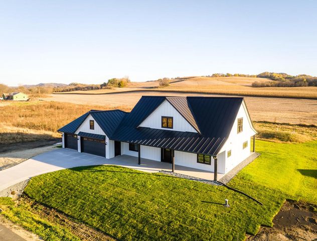 W4051 Twin Creeks ROAD, La Crosse, WI 54601