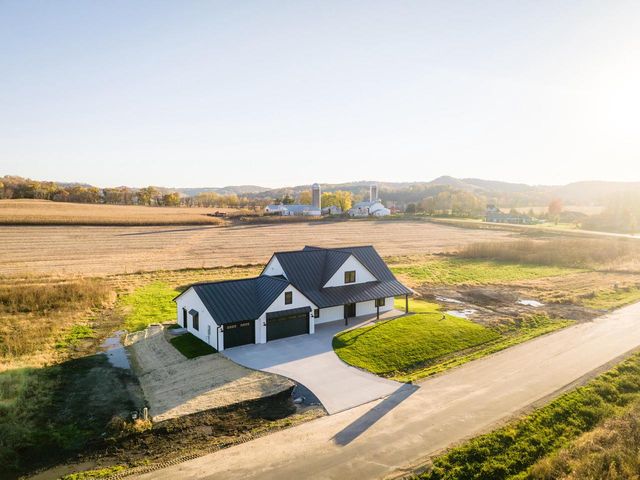 W4051 Twin Creeks ROAD, La Crosse, WI 54601