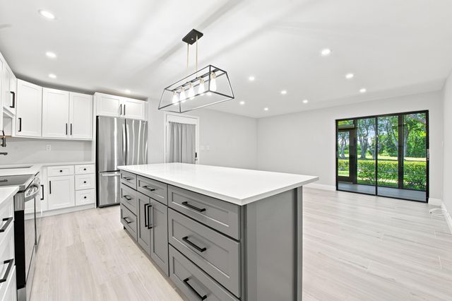 15492 LAKES OF DELRAY Boulevard 101, Delray Beach, FL 33484