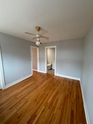 6902 Lyons Street, Morton Grove, IL 60053