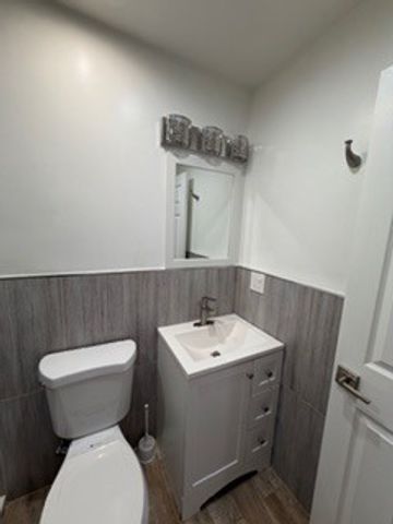 6902 Lyons Street, Morton Grove, IL 60053