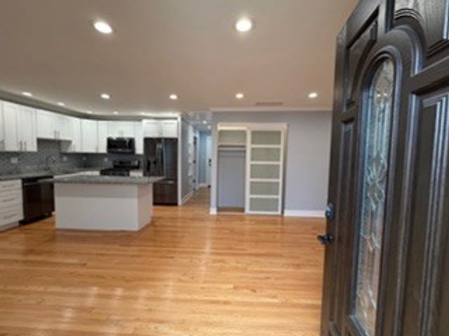 6902 Lyons Street, Morton Grove, IL 60053