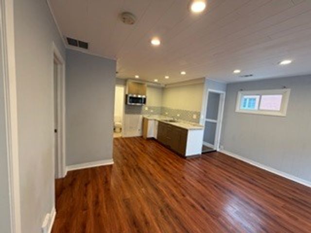 6902 Lyons Street, Morton Grove, IL 60053