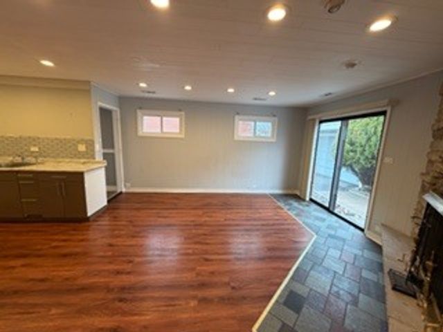 6902 Lyons Street, Morton Grove, IL 60053