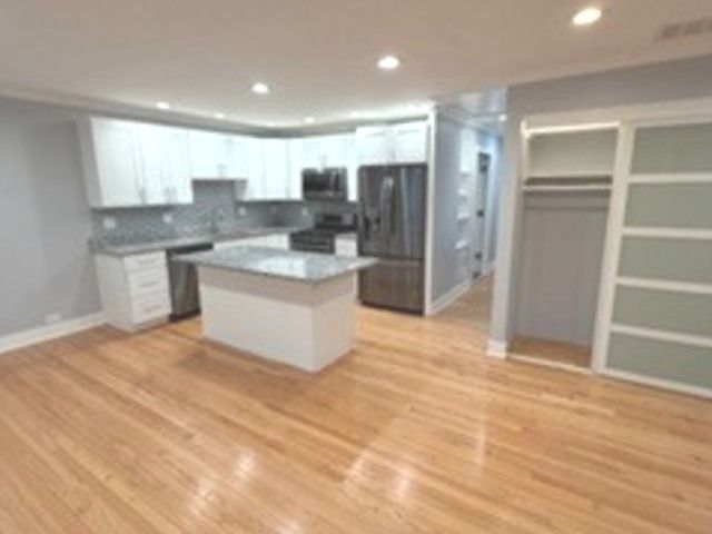 6902 Lyons Street, Morton Grove, IL 60053