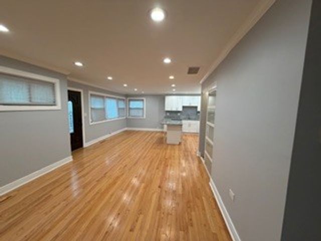 6902 Lyons Street, Morton Grove, IL 60053