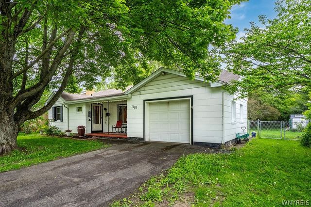 1285 Parkview Drive, North Tonawanda, NY 14120