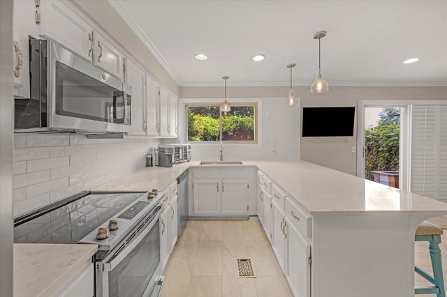 6948 Highland Park Dr, Nashville, TN 37205