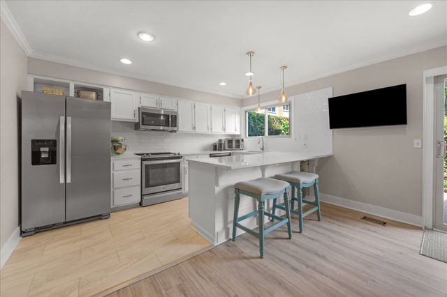 6948 Highland Park Dr, Nashville, TN 37205