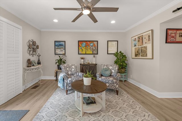 6948 Highland Park Dr, Nashville, TN 37205