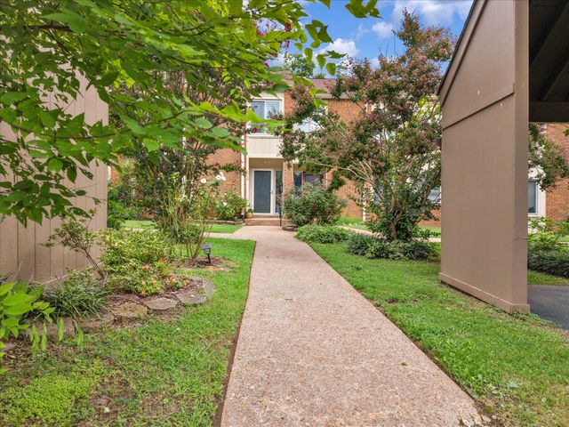 6948 Highland Park Dr, Nashville, TN 37205