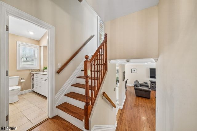 47 Crossbrook Rd, Livingston Twp., NJ 07039