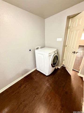 161 Water St Unit B, Pipe Creek, TX 78063