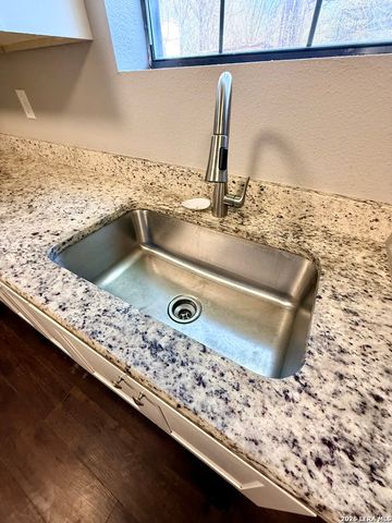 161 Water St Unit B, Pipe Creek, TX 78063