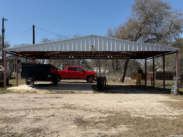 4811 Treebark Ln, Elmendorf, TX 78112