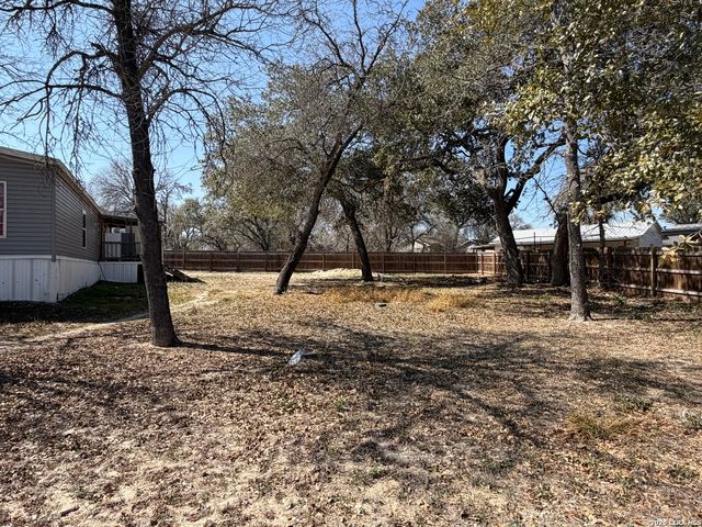 4811 Treebark Ln, Elmendorf, TX 78112
