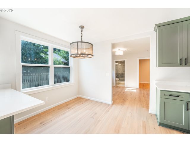 1078 YOUNG St, Woodburn, OR 97071