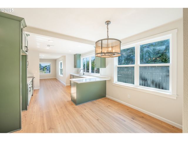 1078 YOUNG St, Woodburn, OR 97071