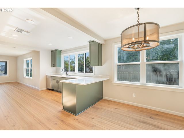 1078 YOUNG St, Woodburn, OR 97071