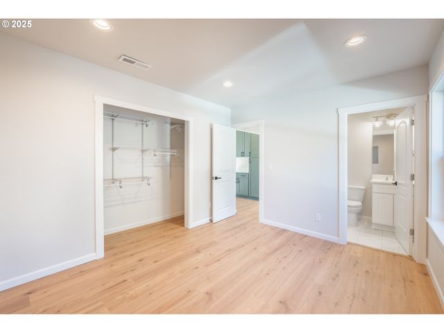 1078 YOUNG St, Woodburn, OR 97071